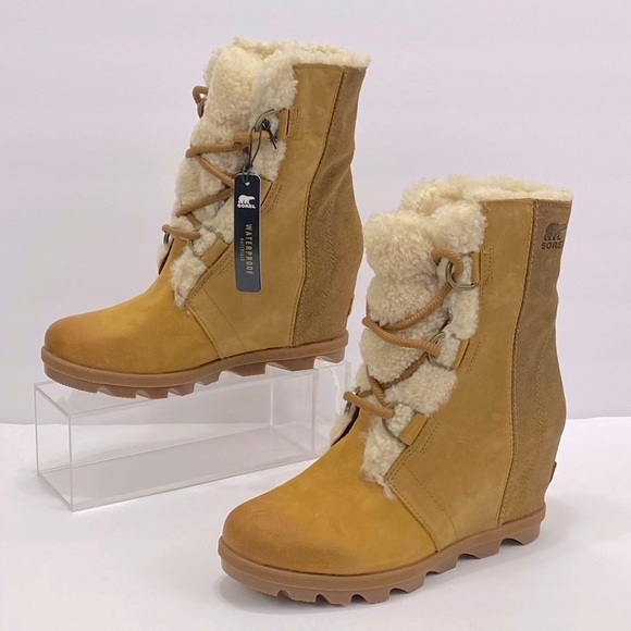 New Sorel
Joan Wedge II Shearling-Lined  Boots - Picture 12 of 16